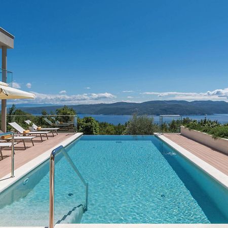 Nice Apartment In Plomin With Jacuzzi Luaran gambar