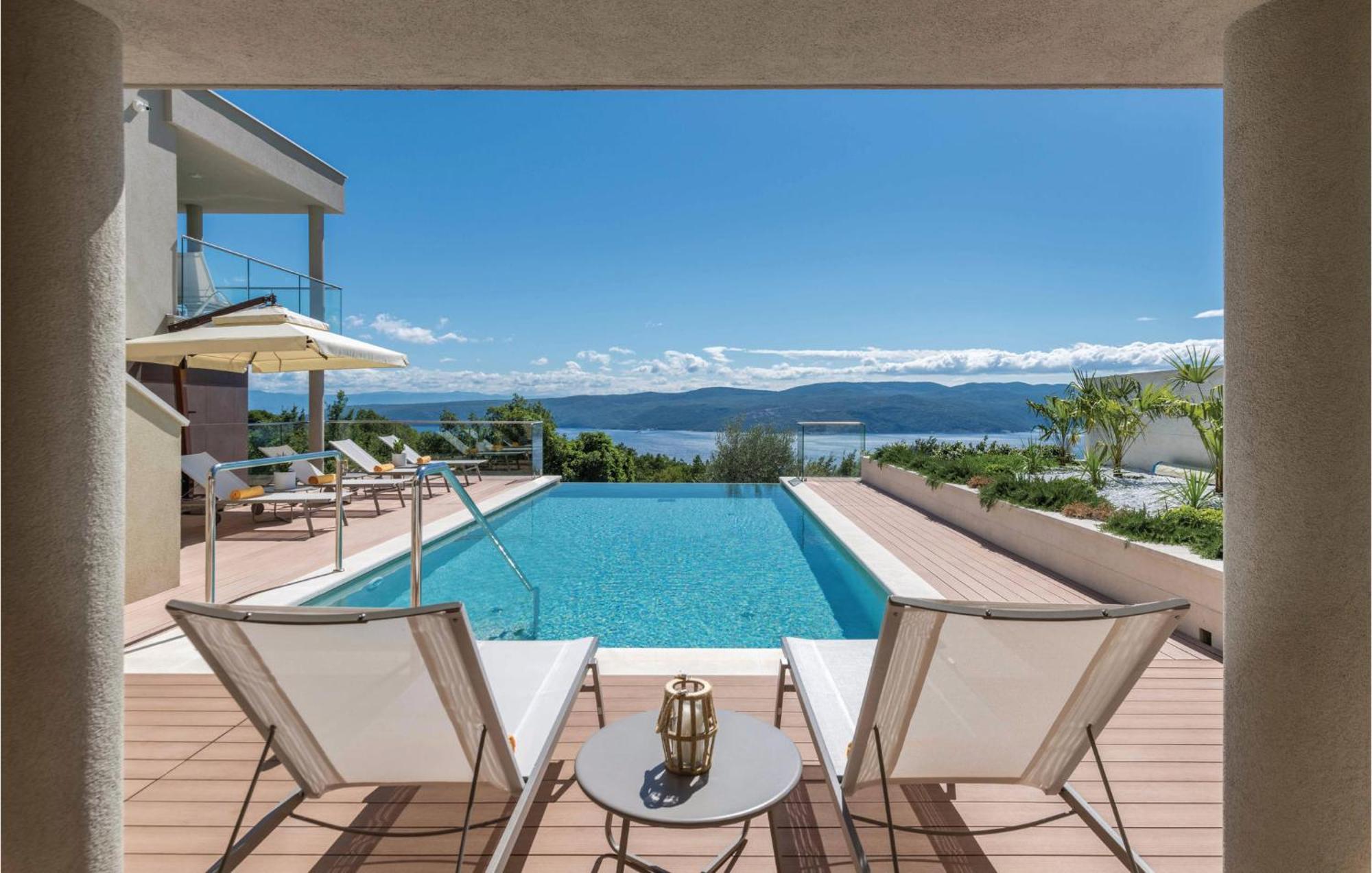 Nice Apartment In Plomin With Jacuzzi Luaran gambar
