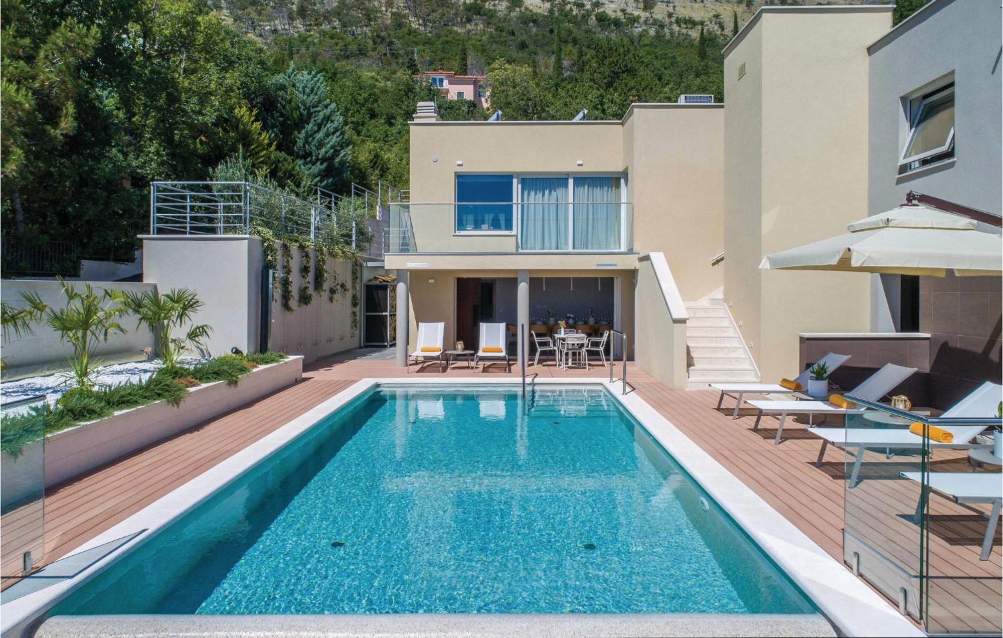 Nice Apartment In Plomin With Jacuzzi Luaran gambar
