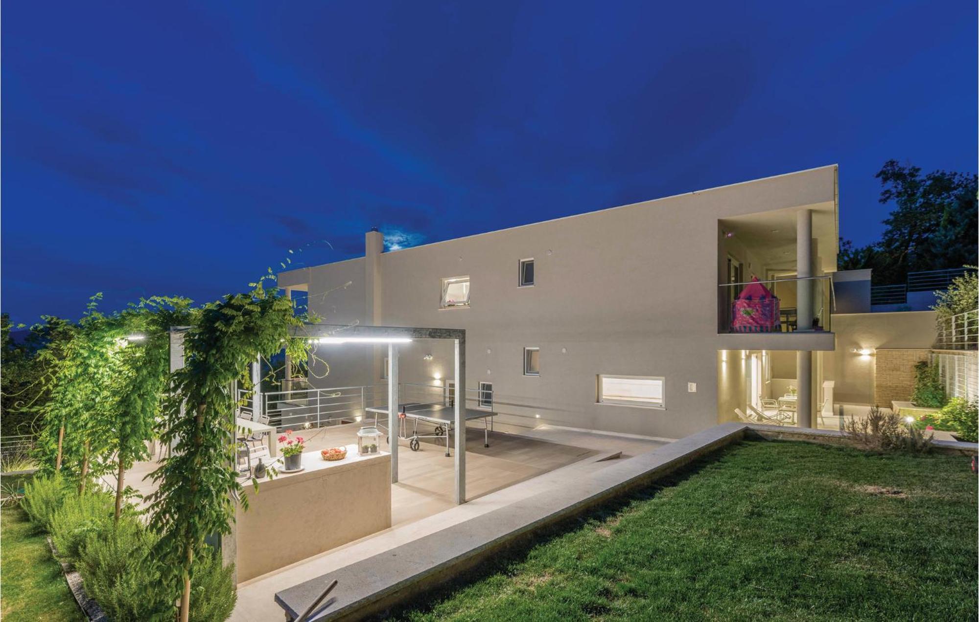 Nice Apartment In Plomin With Jacuzzi Luaran gambar