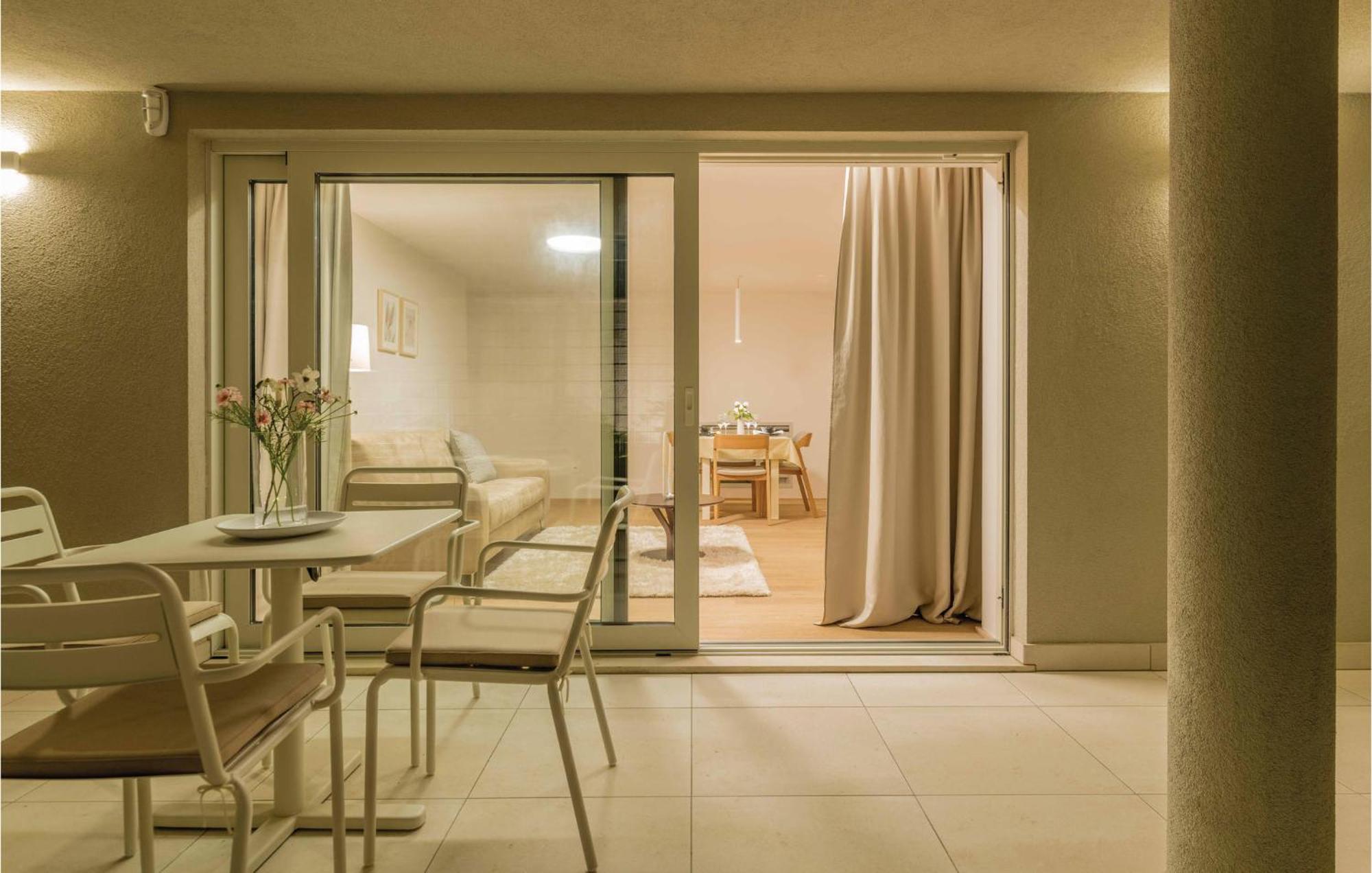 Nice Apartment In Plomin With Jacuzzi Luaran gambar