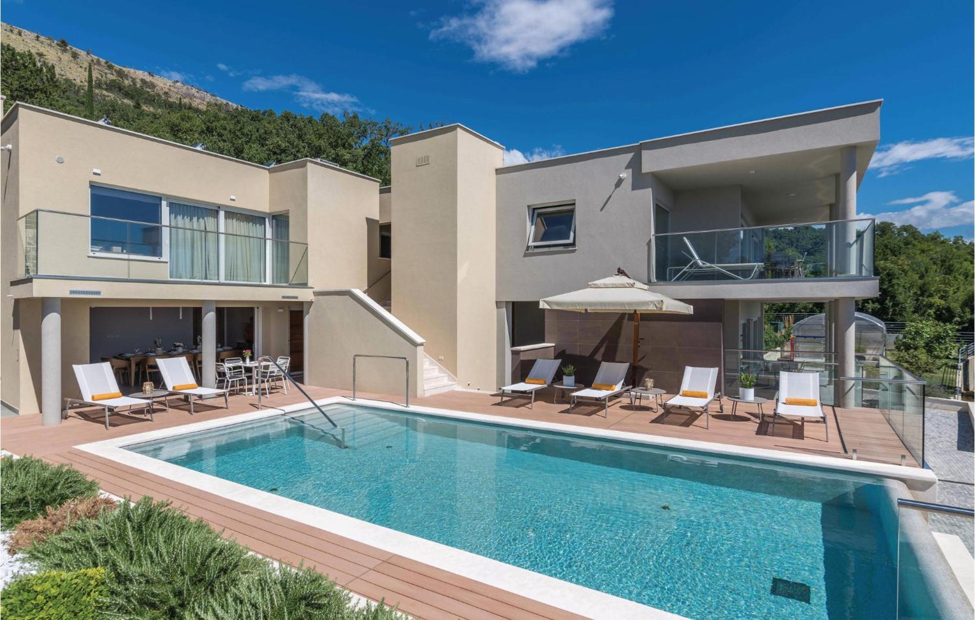 Nice Apartment In Plomin With Jacuzzi Luaran gambar