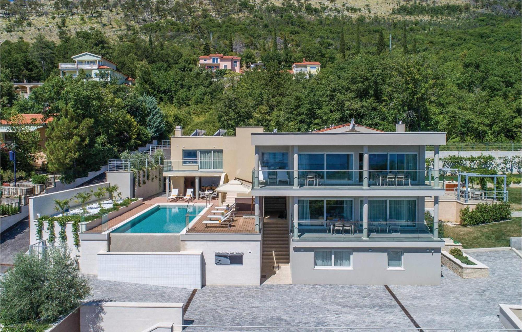 Nice Apartment In Plomin With Jacuzzi Luaran gambar